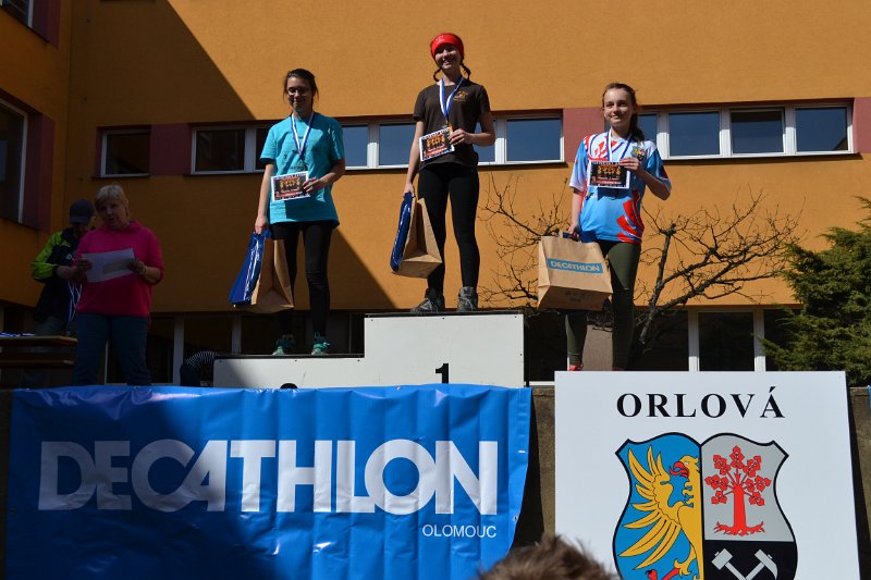 Orlova_07042018_10.jpg - 2. závod poháru Moravskoslezského kraje v Orlové (7.4.2018) - Vyhlášení výsledků: Starší žákyně...